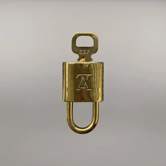 LOUIS VUITTON Lock & Key 337 Brass Working Condition - Picture 1 of 4